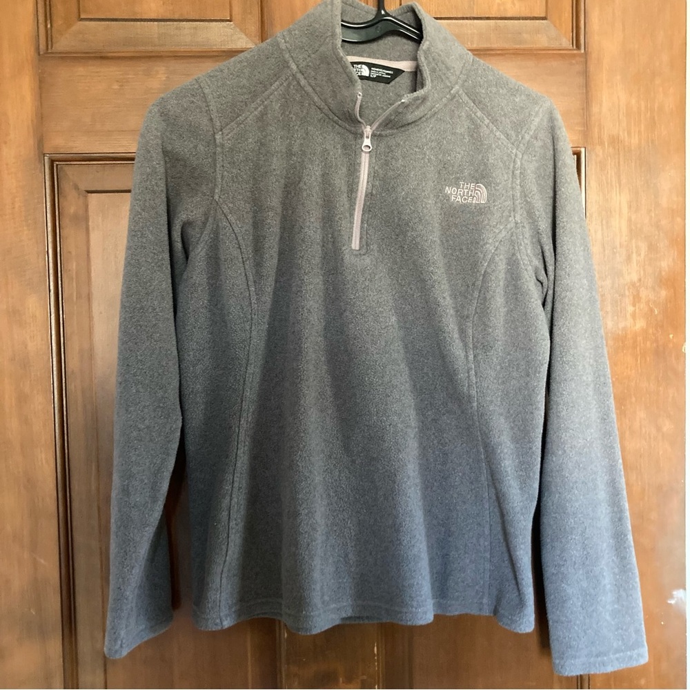 FINAL PRICE!! North Face 1/4 Zip Pullover - Excellent condition!